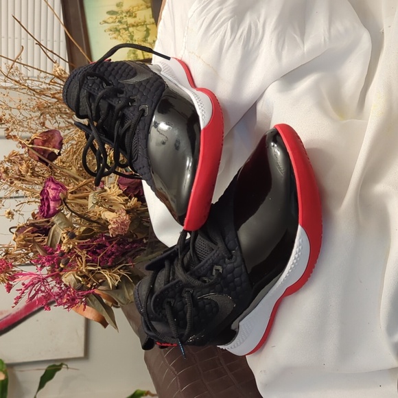 Labron James Witness 3 Patent Leather low - Picture 1 of 9